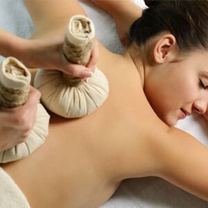 Masaje con pindas herbales